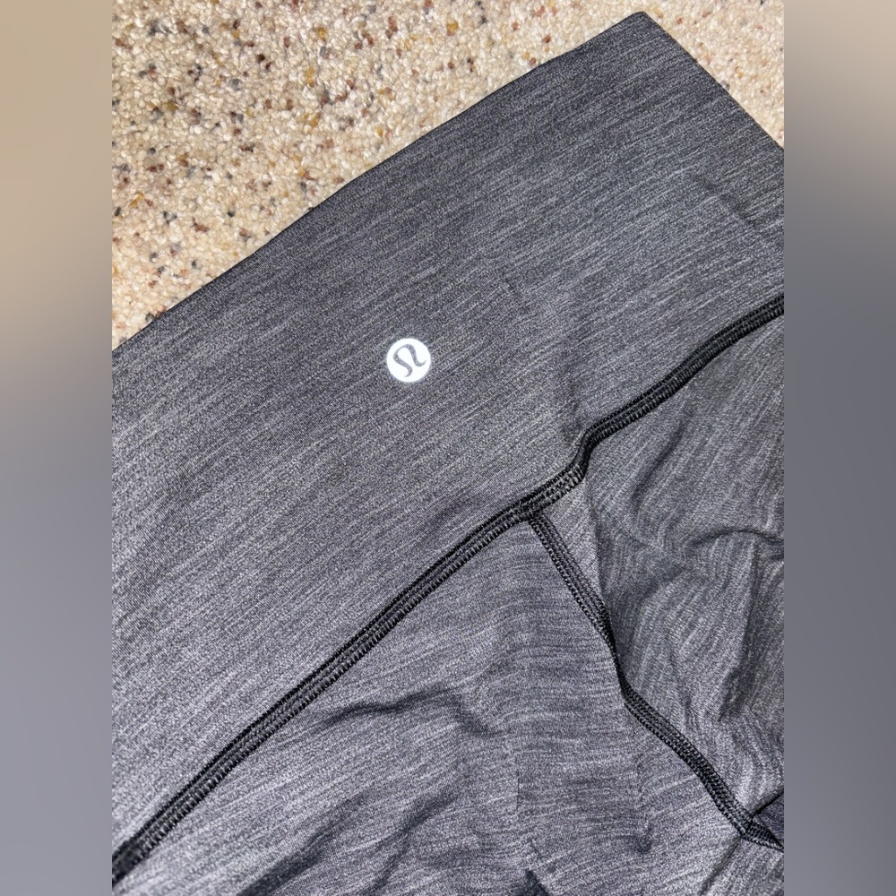 Lululemon wunder under leggings size 6. hardly warn
